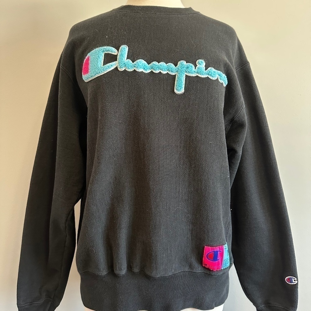 Champion Black Reverse Weave Crewneck Sweatshirt Spellout Logo MED Blue Pink - Picture 1 of 10